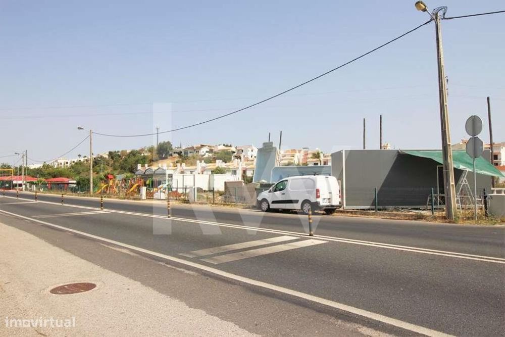 Excelente oportunidade de negócio na EN 125, Guia, Albufeira!