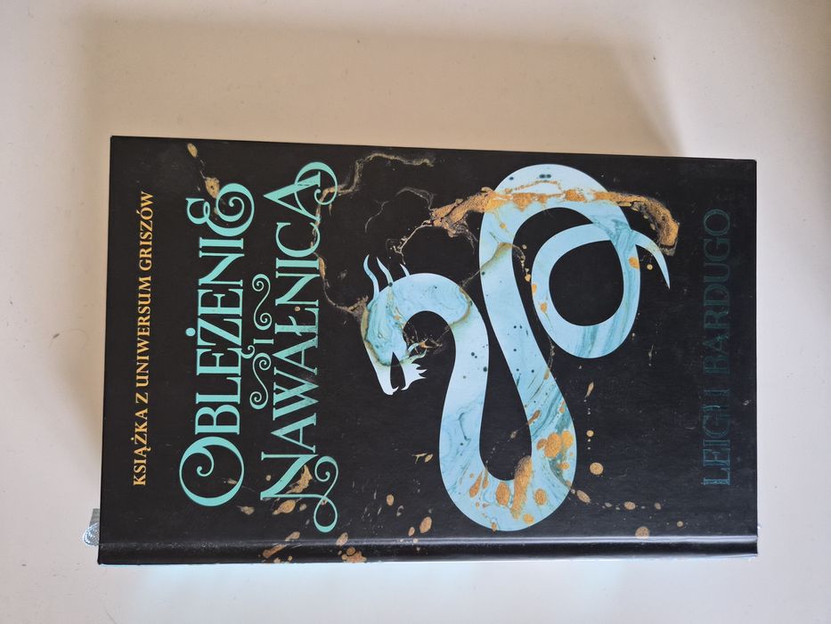 Trylogia "Cień i Kość" L. Bardugo, 2019