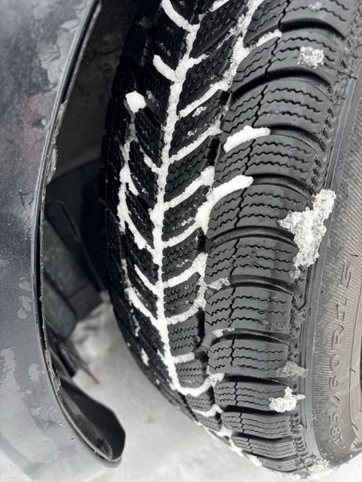 Suzuki Swift 1.3 benzyna 2009 klima,2 komplety kół,130.000 km przebieg