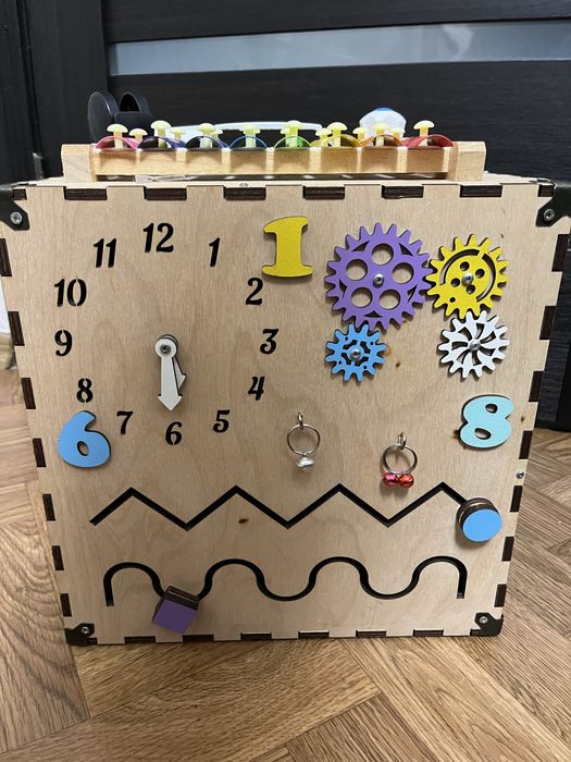 Бізікуб мольберт бізіборд