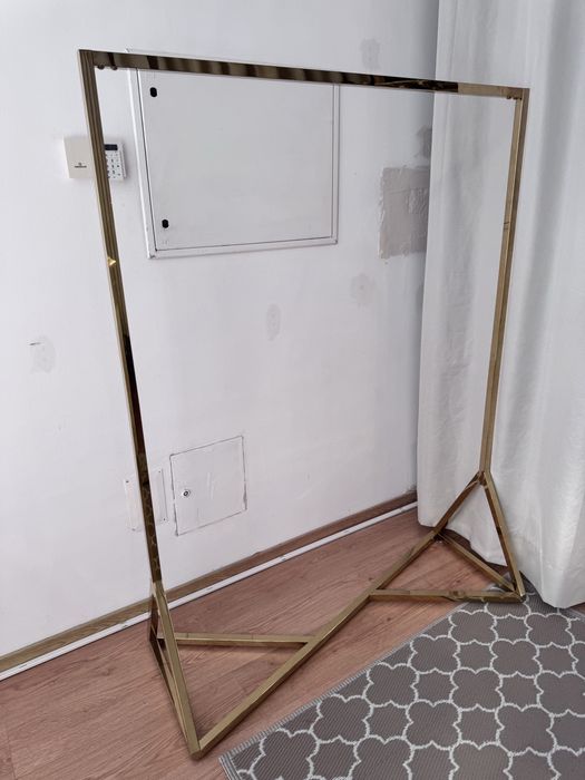 Charriot - expositor de roupas dourado