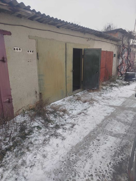Продам  гараж в металісті