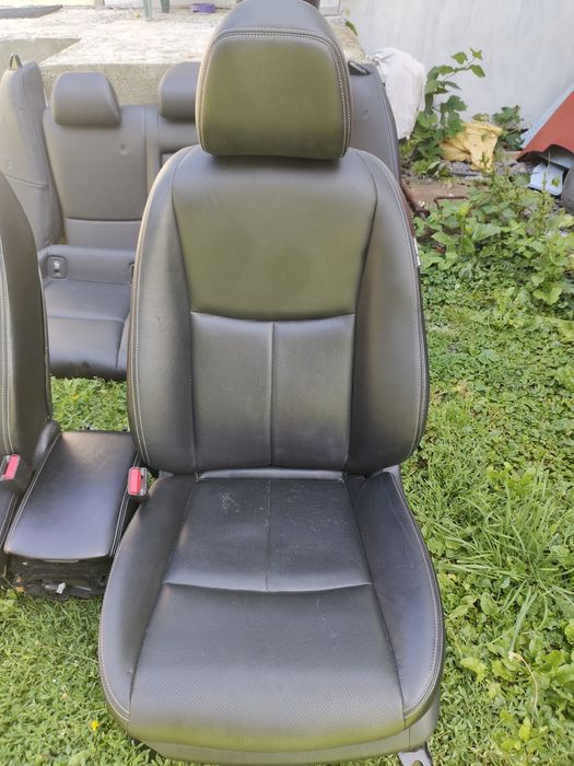 Автосидіння чорна шкіра Infiniti Q50 HYBRID -2014 комплект підлокітник