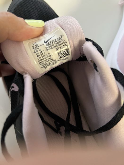 Кросівки Nike 39 розмір 2 пари по ціні 1500