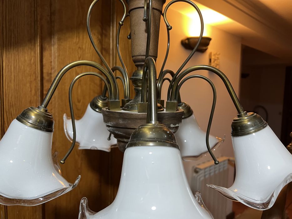 1 Candeeiro de teto e 2 candeeiros de mesa de cabeceira