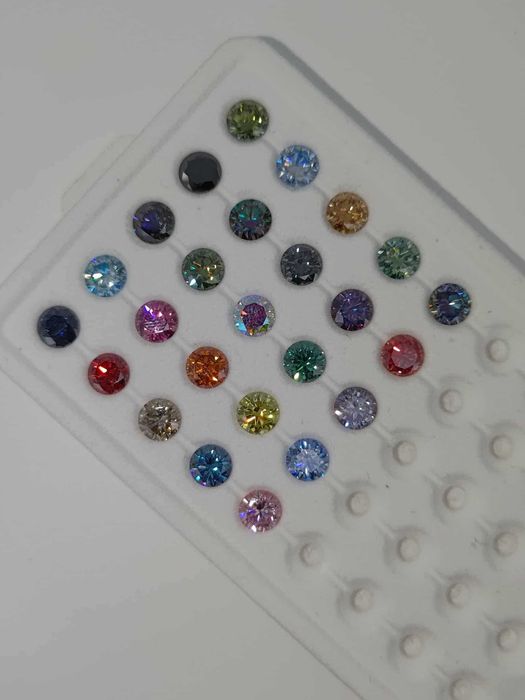 Moissanit Czerwony – Szlif Brylantowy 6,5 mm (1 ct) z certyfikatem GRA