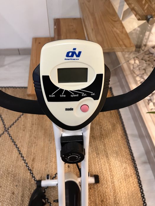 Bicicleta estática dobrável