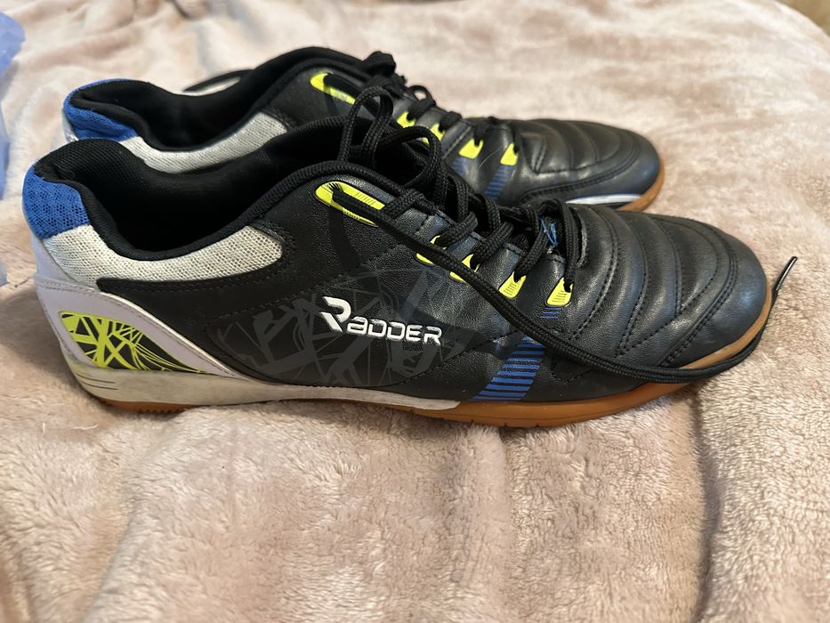 Футзалки кросівки