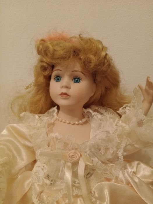 Boneca de porcelana