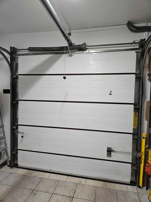 Brama garażowa segmentowa Wiśniowski