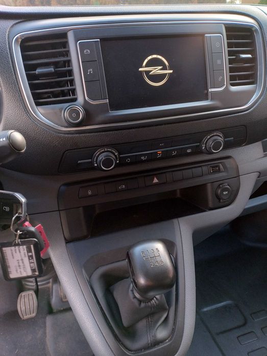 samochód dostawczy Opel Vivaro