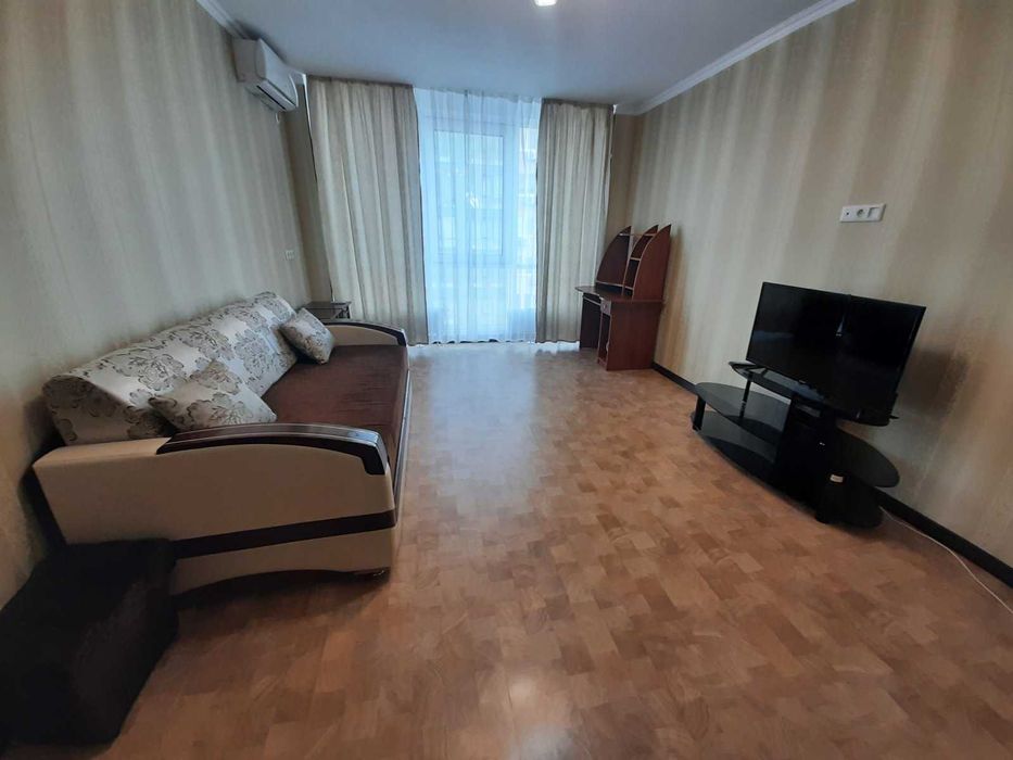 Продається 1к. 57м2 в Зеленому кварталі з ремонтом!