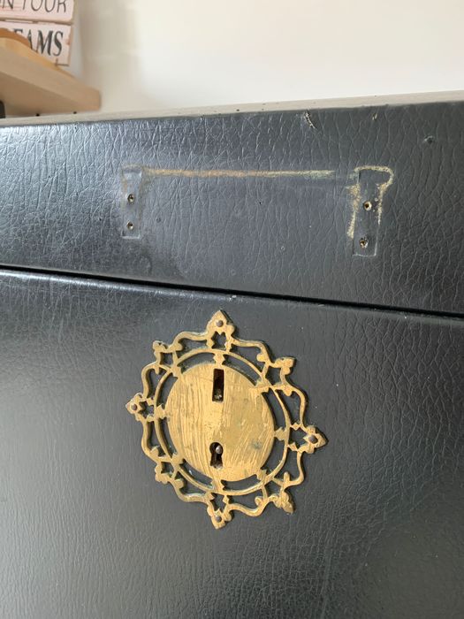 Baú madeira antigo preto