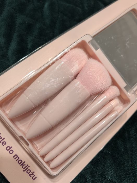 Pędzle do makijażu zestaw podróżny etui pudełko Rossmann