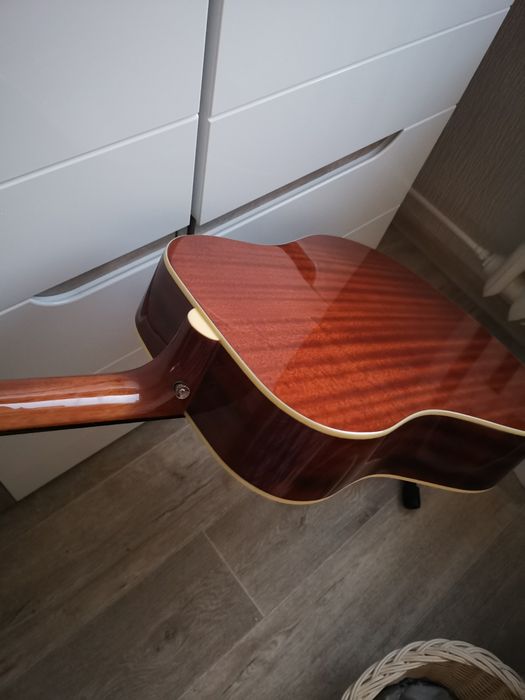 Gitara akustyczna marki EPIPHONE.
