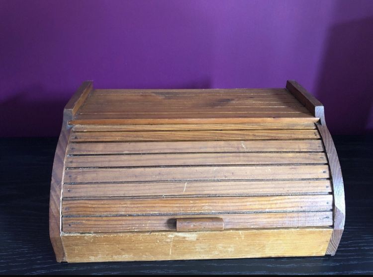 Caixa do pão em madeira vintage