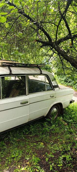 Автомобіль ваз 2106