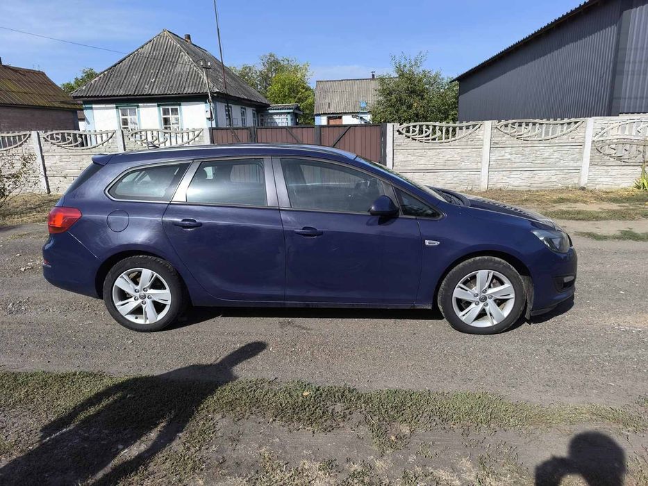 машина opel astra j 2014