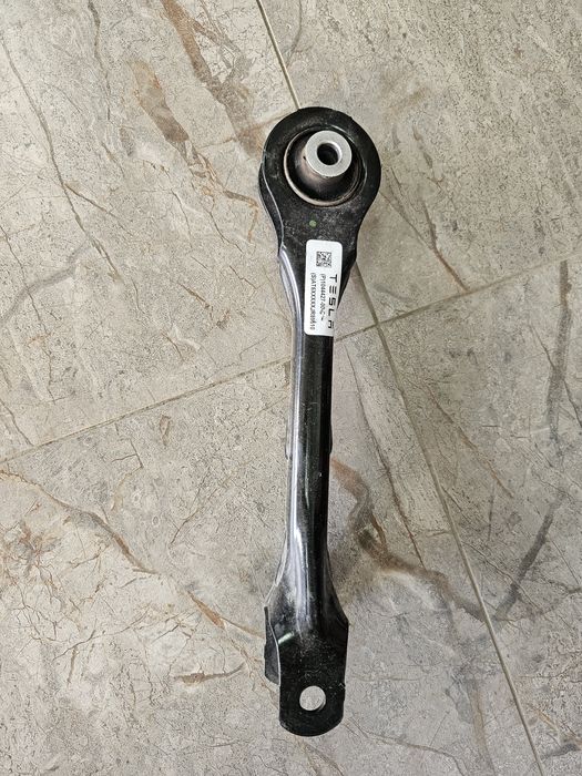 Рычаг Tesla 1044427-00-C