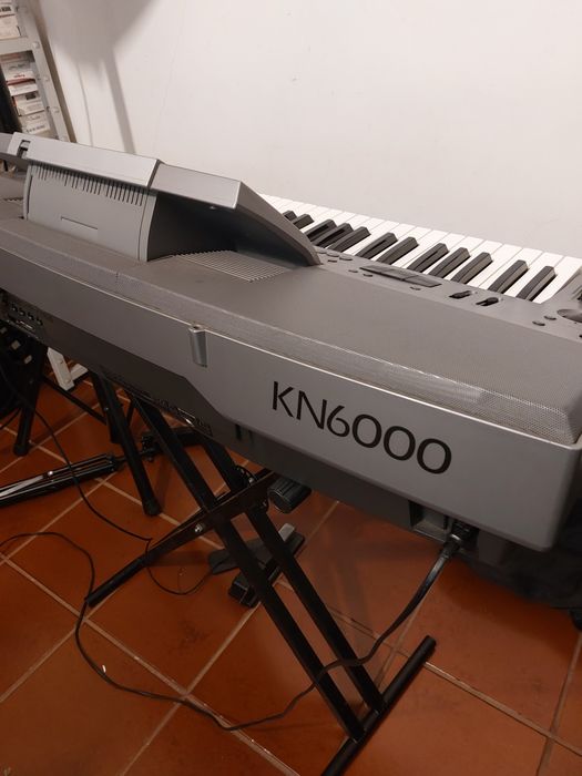 Órgão Technics KN6000