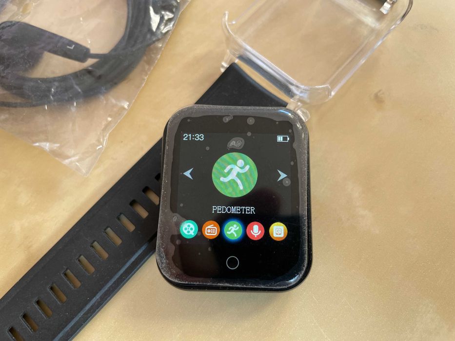Odtwarzacz MP3 MP4 zegarek 32 Gb bluetooth dyktafon + słuchawki