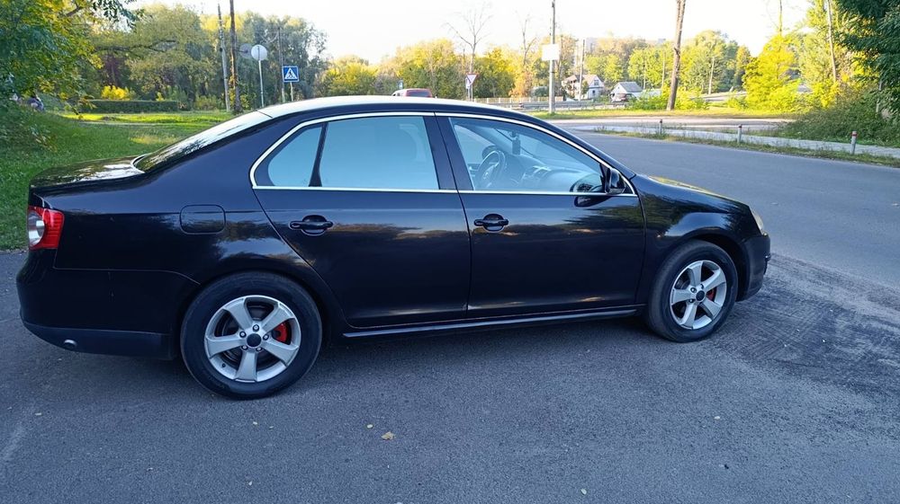 Срочно volkswagen jetta 2007 год на автоматі мотор 1.6 газ бензин