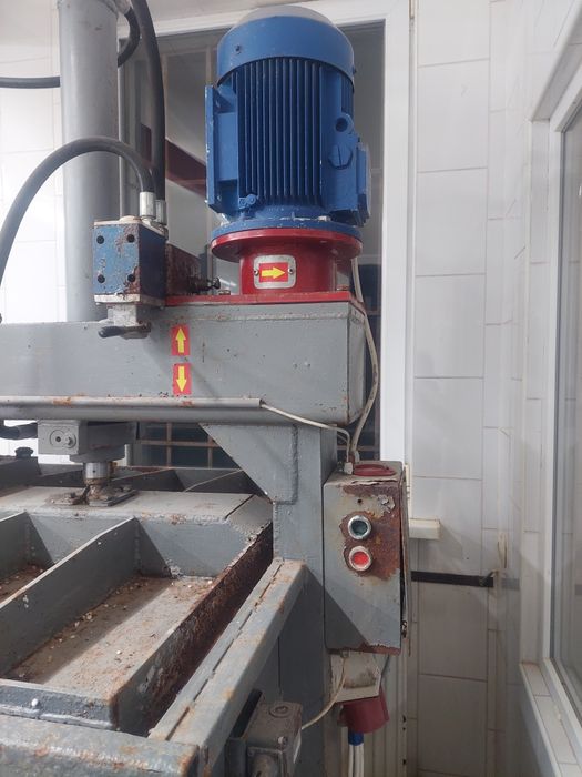 Гідравлічний прес для макулатури та вториної сировини