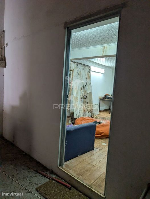 Moradia Bi-familiar para reconstrução