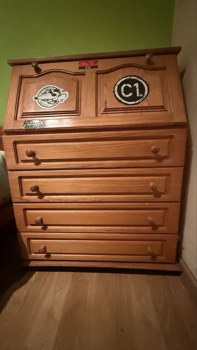 Mobillia de quarto individual  em madeira pinho mel