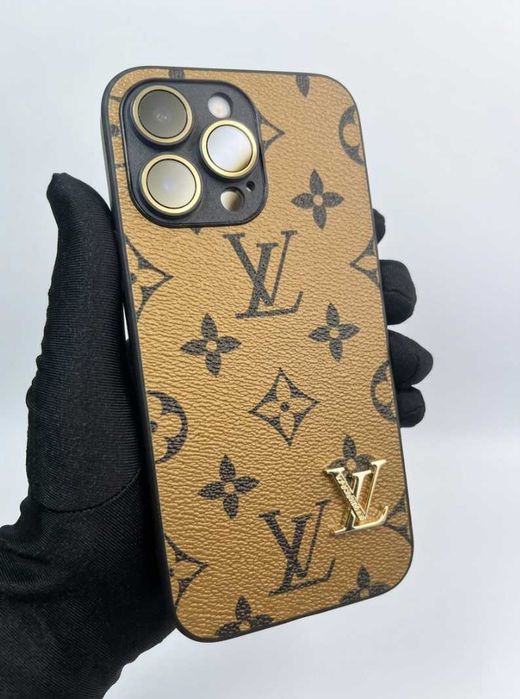 Преміум чохол LV з захистом лінз камери на iPhone