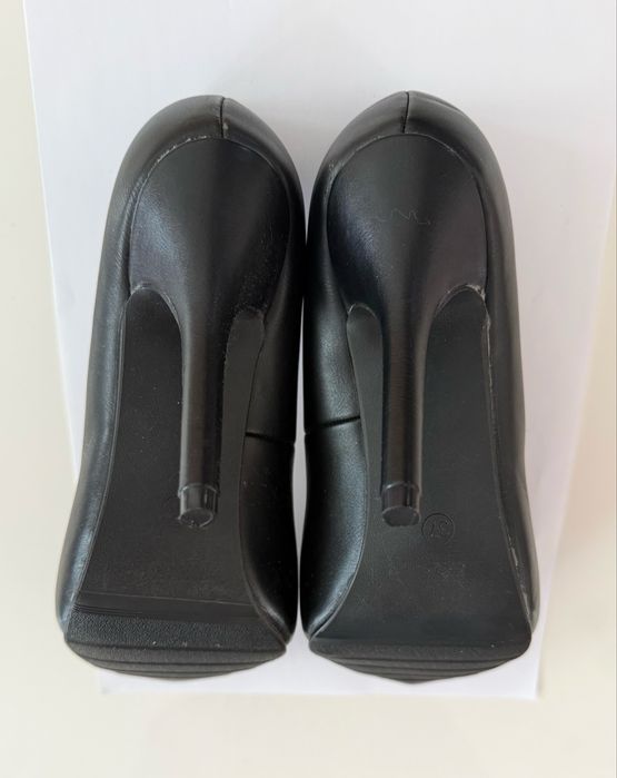 Buty na szpilce skórzane