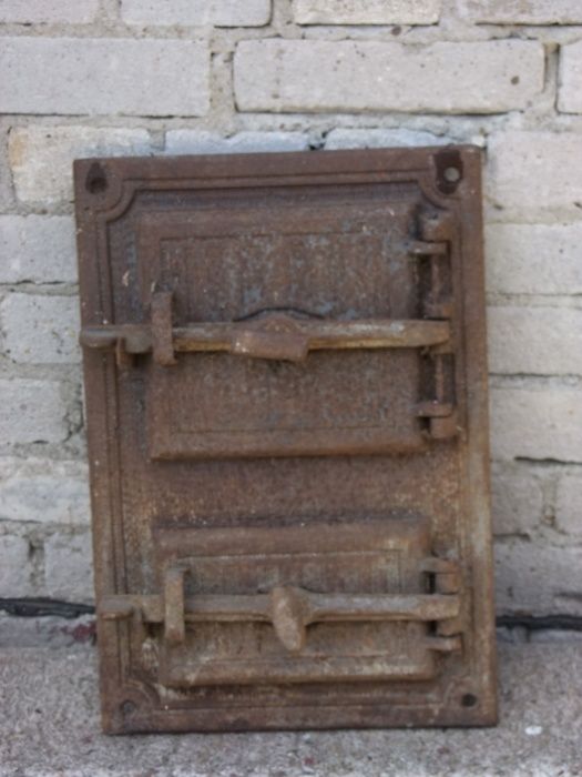 Stare żeliwne drzwiczki piec, wędzarnia