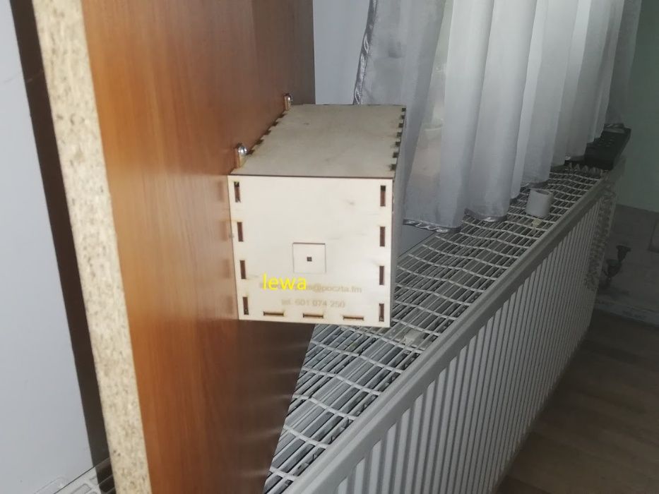 Budka lęgowa zewnętrzna Lewa / Prawa amadyny, zeberki itp.