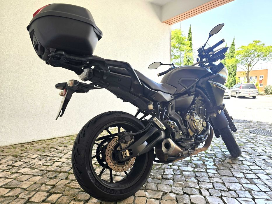 Yamaha Tracer 7 com Top Case muito estimada