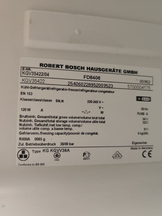 Холодильник Бош 2003 року працює