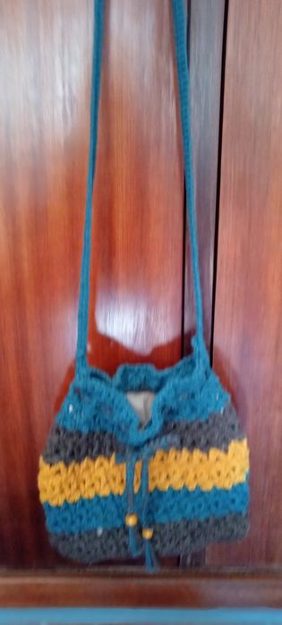 Mala feita em crochet