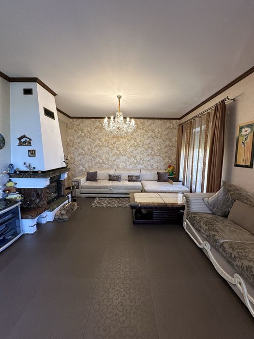 Продаж заміського будинку