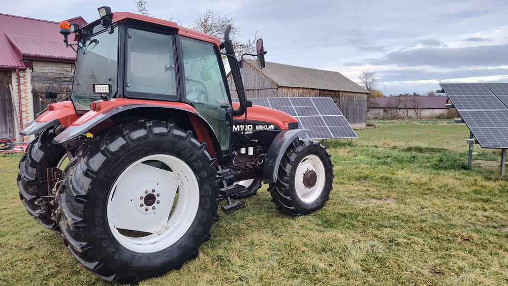 Ciągnik NEW Holland M 100, CASE