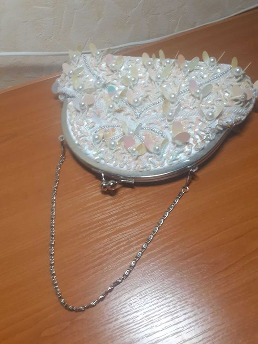 Сумочка  невесты и перчатки