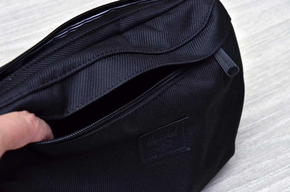 Сумка Herschel Nineteen Cordura Black поясна, водостійка, міцна.