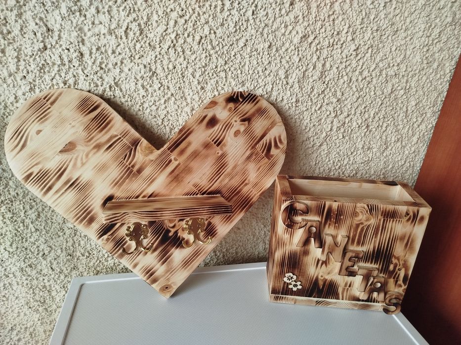 Peças de madeira feita a mão