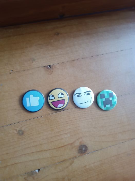 Значки на рюкзак