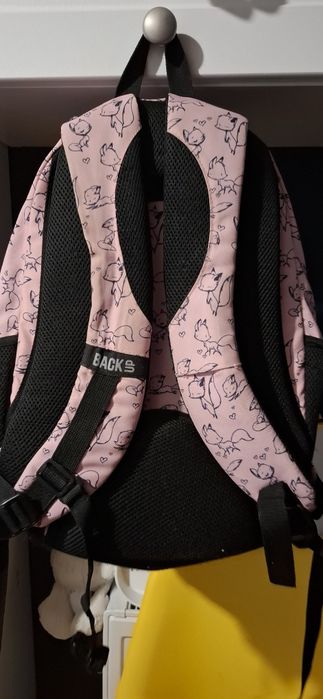 Sprzedam plecak z piórnikiem jako prezent.