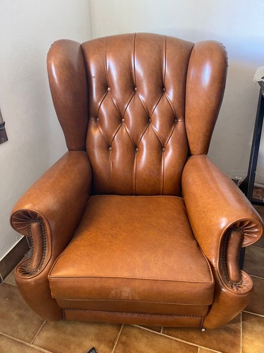 Conjunto sofas pele
