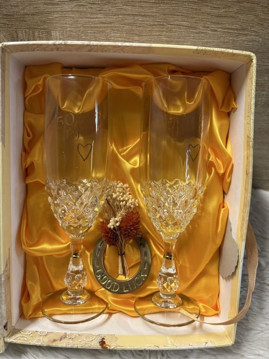 Prezent na złotą rocznicę z kieliszkami