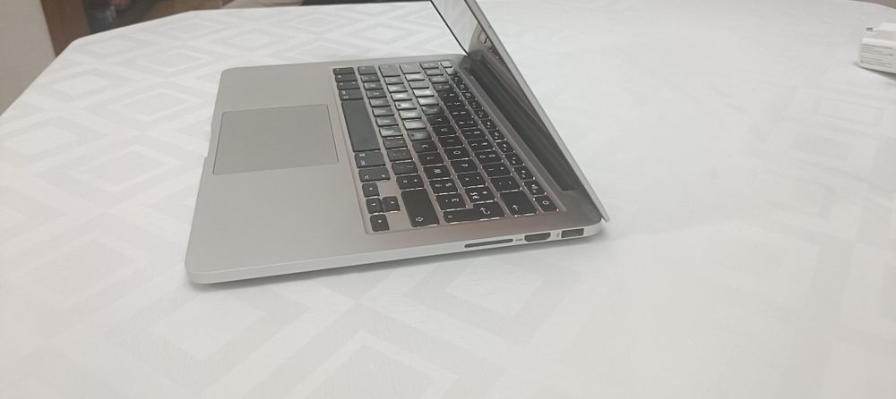 MacBook Pro Retina 13" i5 | 8GB RAM | macOS Ventura | Excelente Estado
