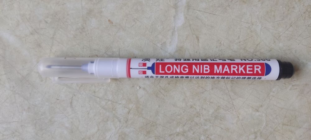 Маркер чорного кольору