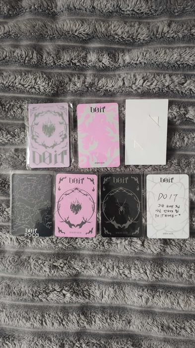 Офіційні картки Stray Kids Do it