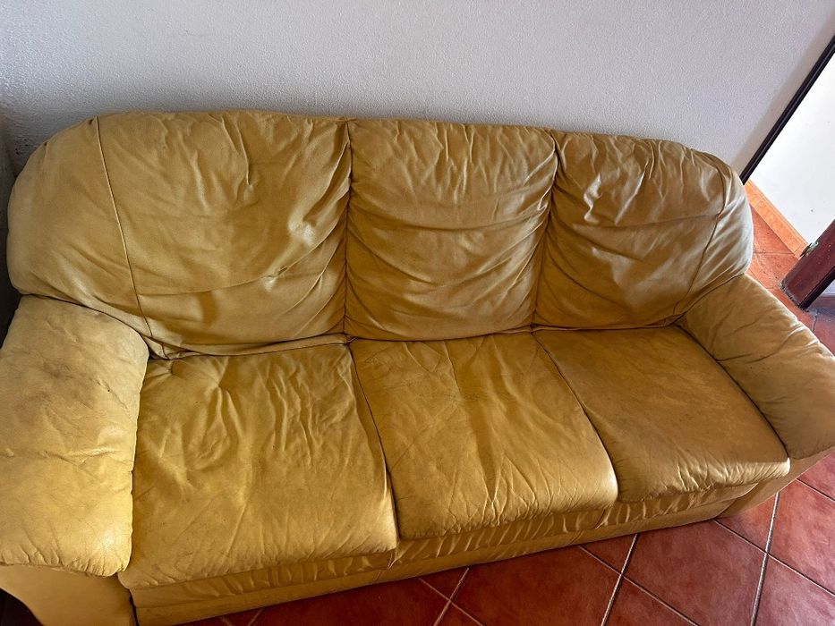 Sofá de 3 lugares em pele