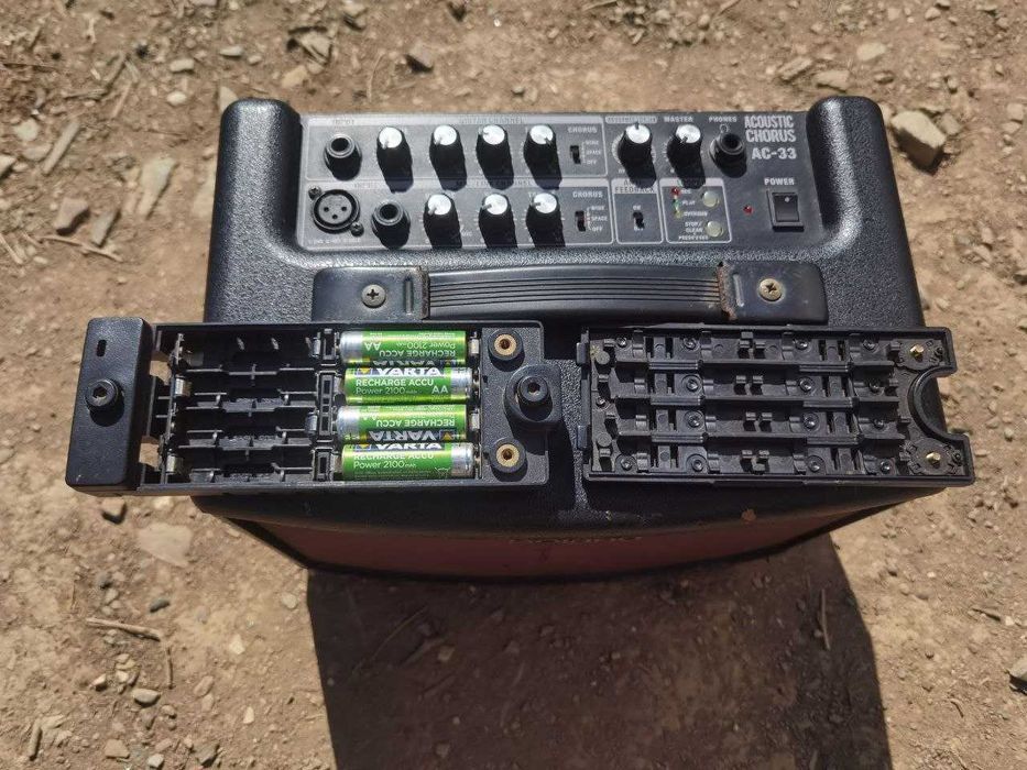 Roland AC-33 guitar amp